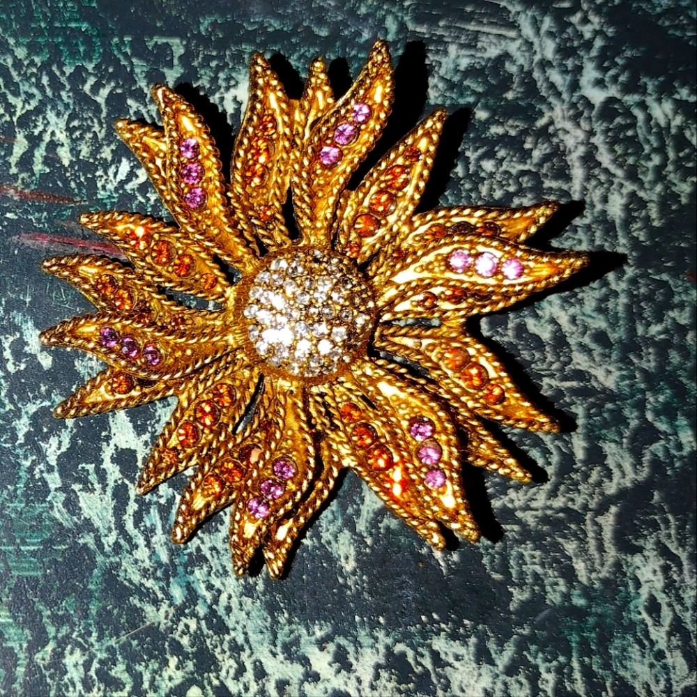 Elle Kian vintage pin